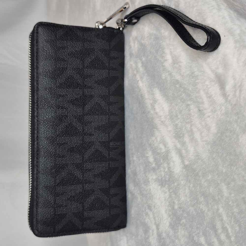 Jet Set Travel Large Signature Logo Continental Wallet - Picture 3 of 13